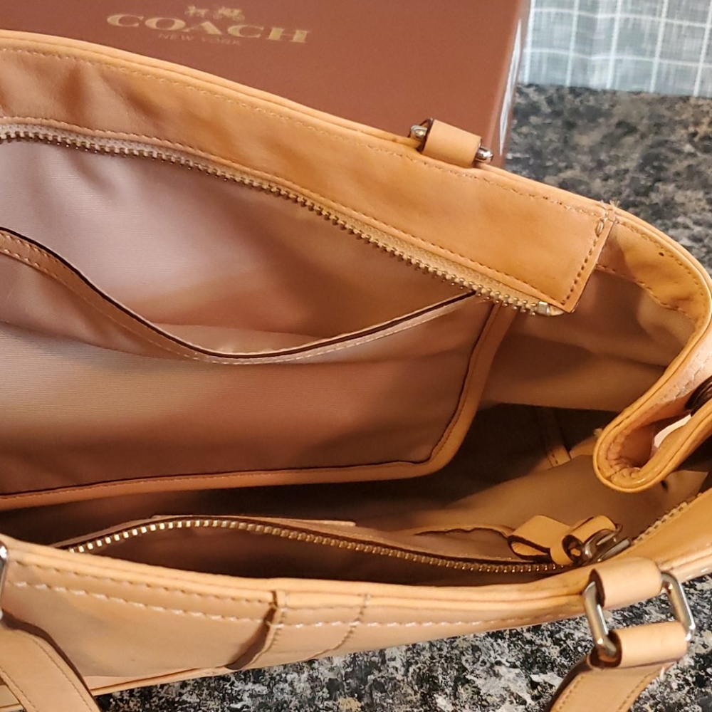 Purse - Picture 3 of 3